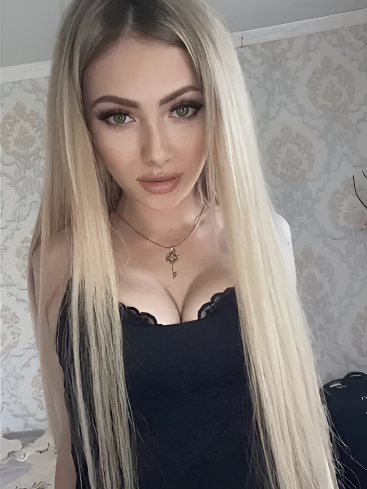 Карина привлекательная девушка из Шимановска цена от 3000 руб