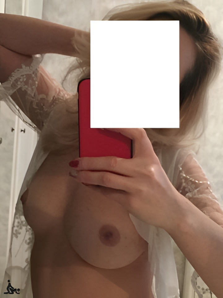 Софа привлекательная девушка из Шимановска цена от 10000 руб