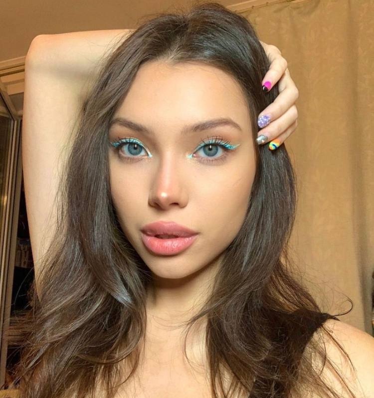 Ольга привлекательная девушка из Шимановска цена от 6000 руб