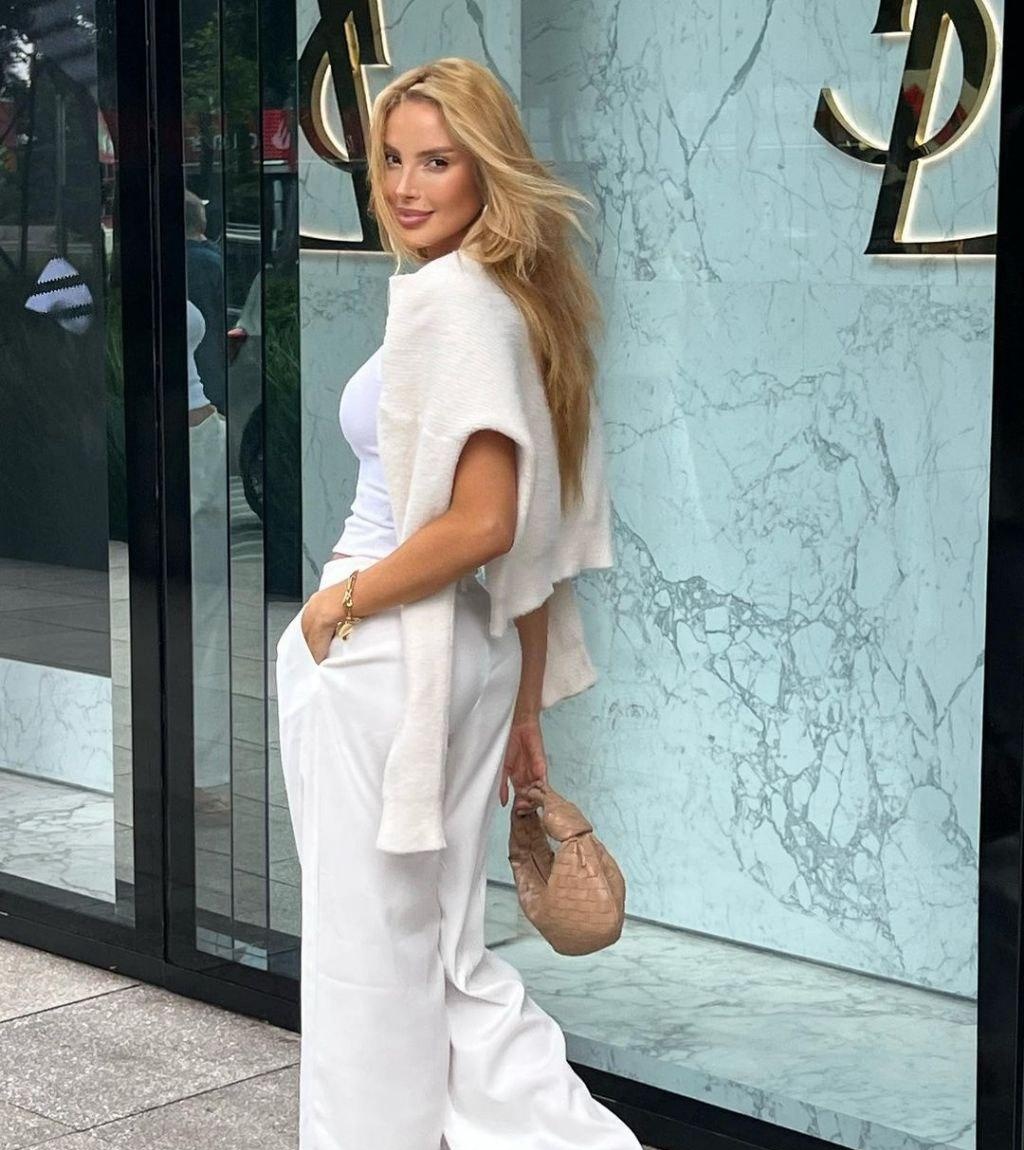 Фаина привлекательная девушка из Шимановска цена от 7000 руб